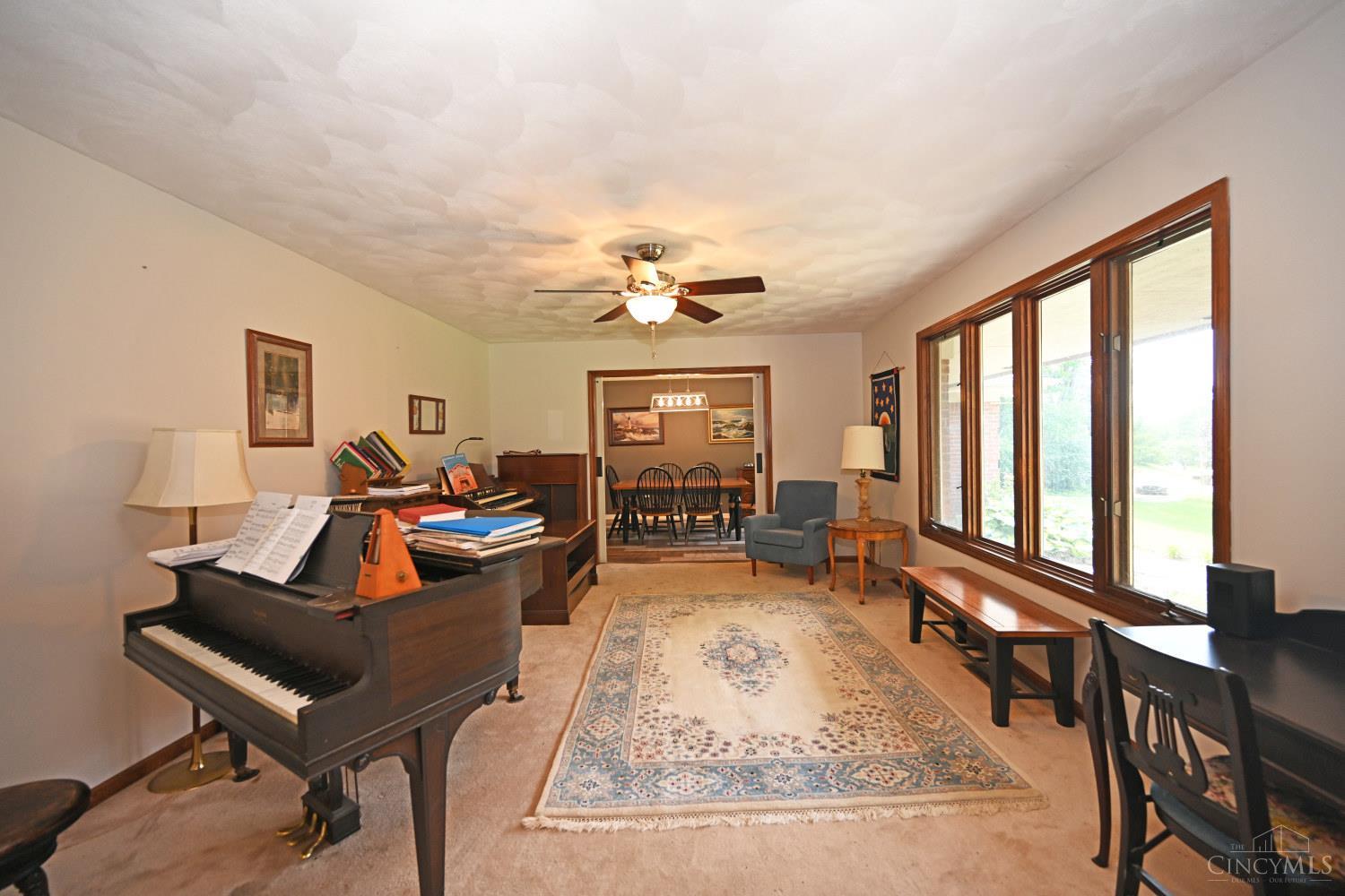 560 Louise Drive Property Photo 8