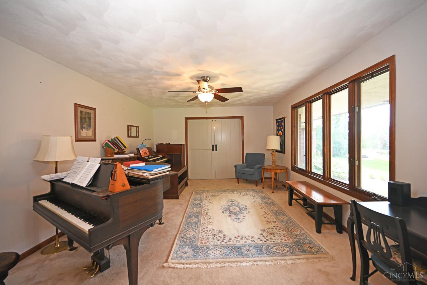 560 Louise Drive Property Photo 10