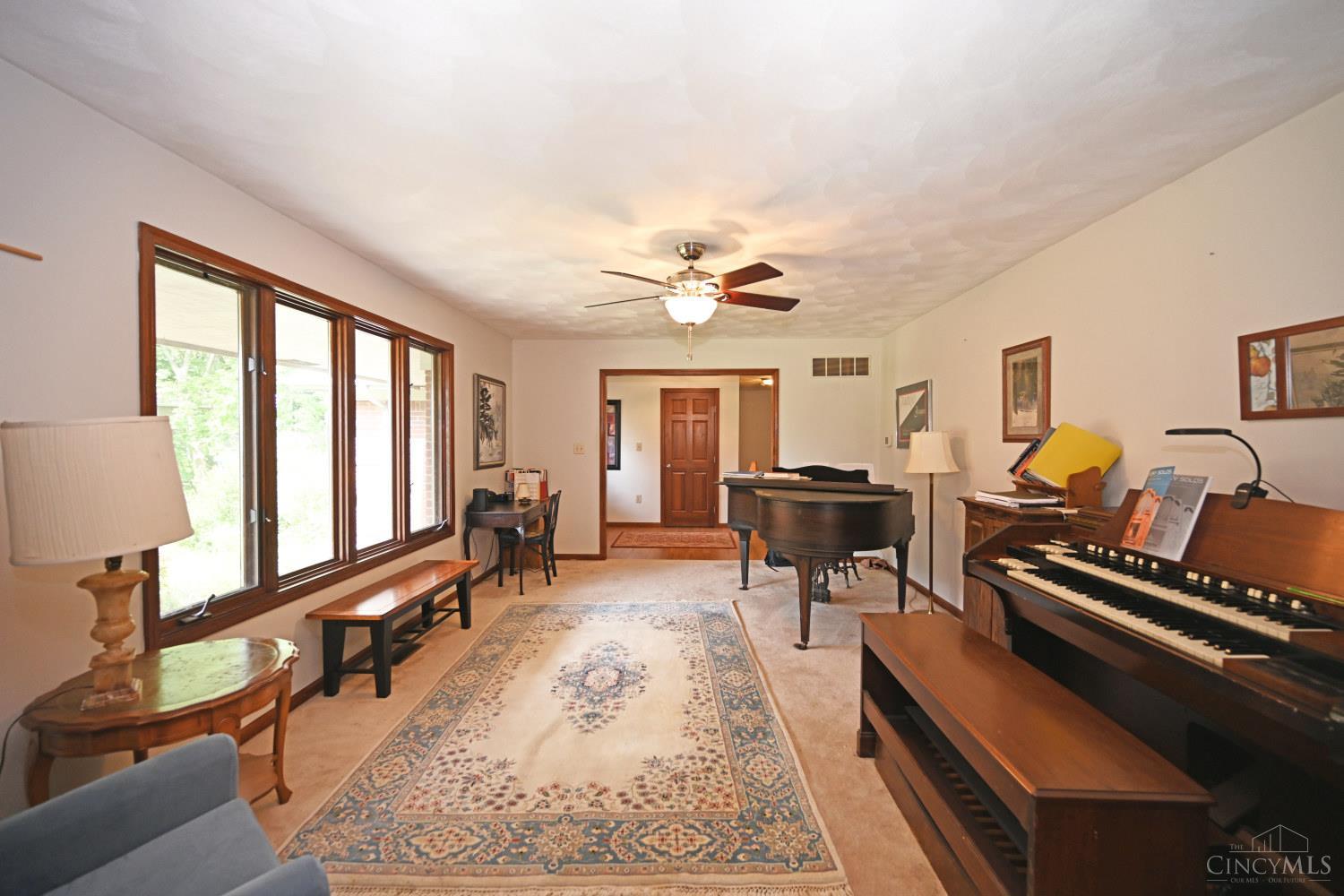 560 Louise Drive Property Photo 11