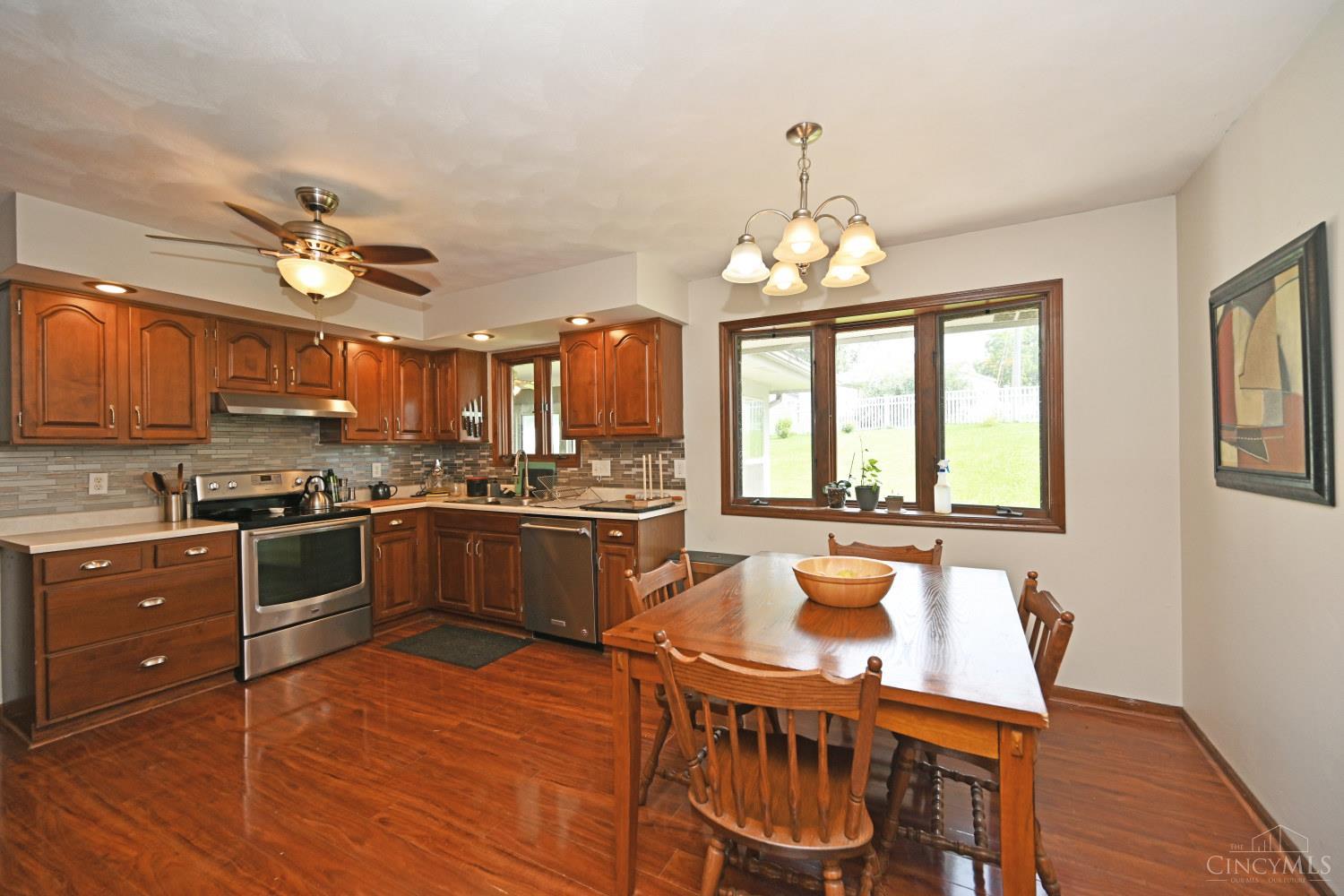 560 Louise Drive Property Photo 15