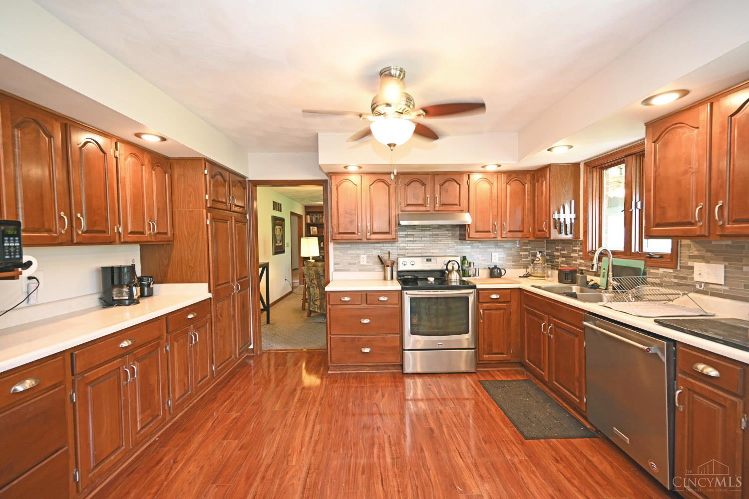 560 Louise Drive Property Photo 20
