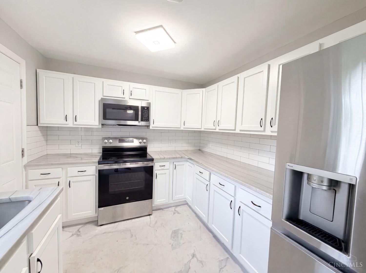 577 Lowell Avenue Property Photo 8