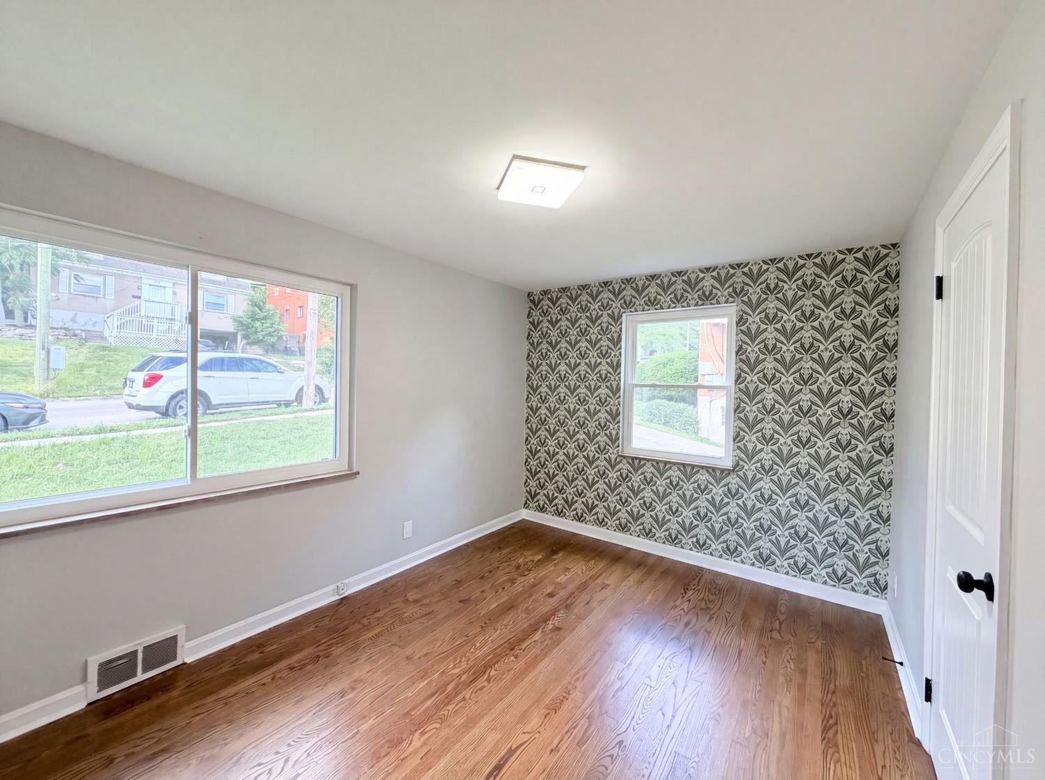 577 Lowell Avenue Property Photo 10