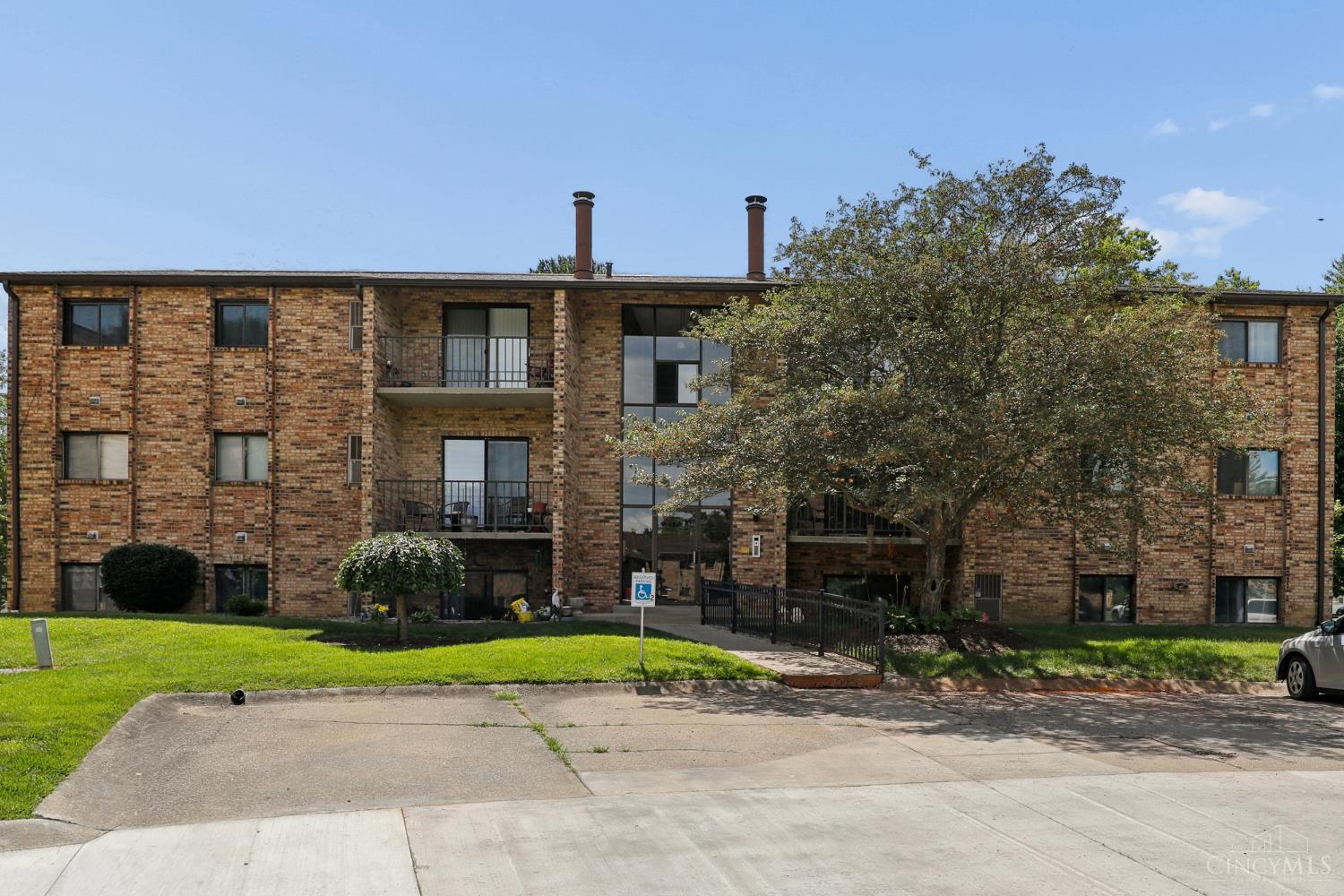 539 Davis Road Property Photo 1