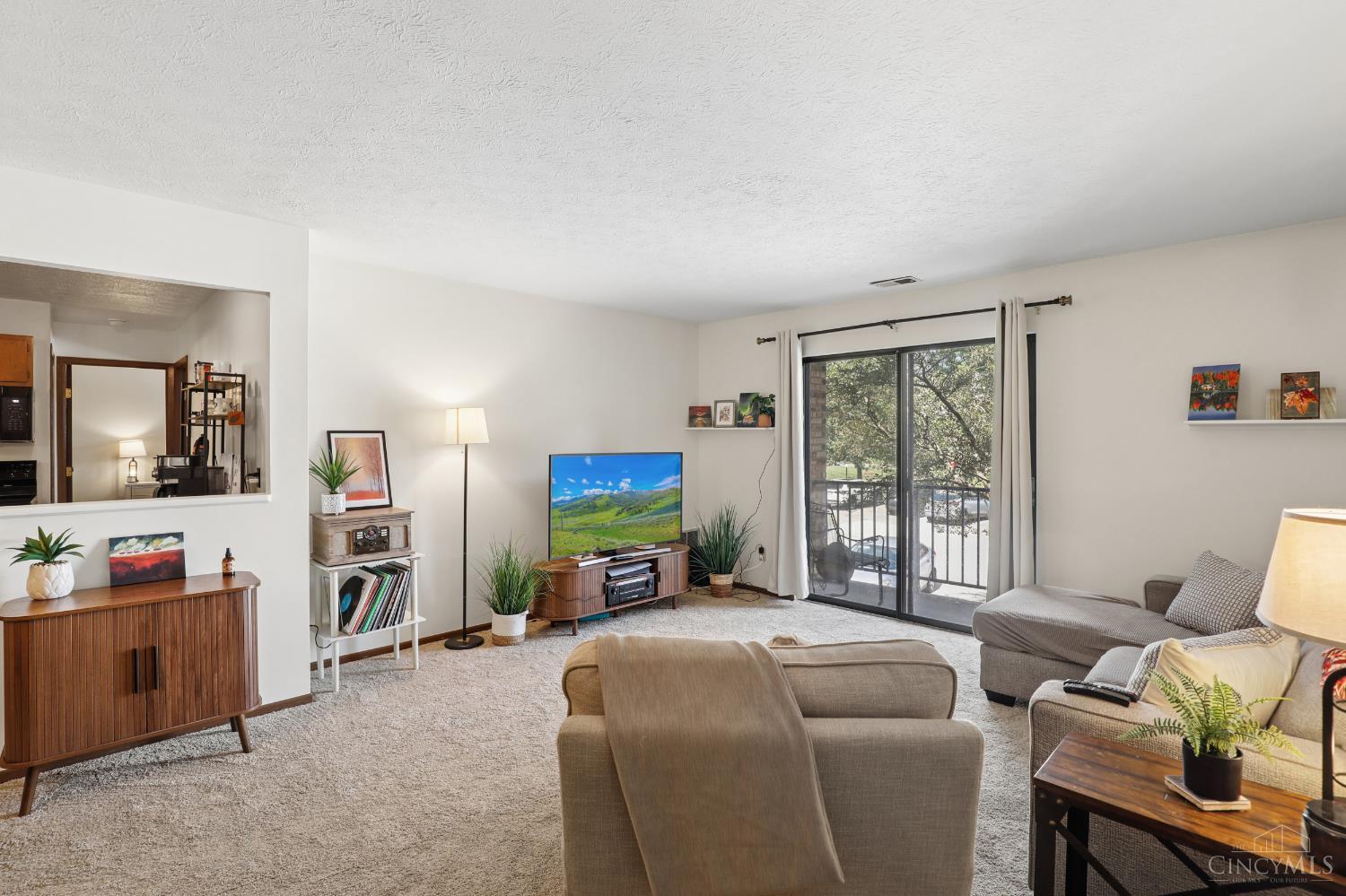539 Davis Road Property Photo 4