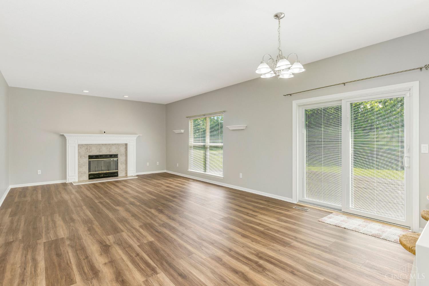8896 Charleston Woods Drive Property Photo 13