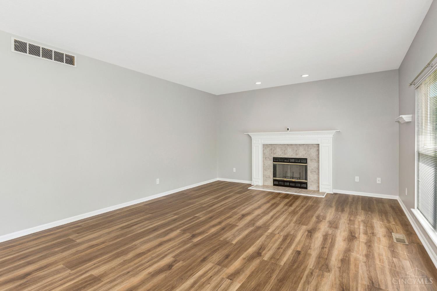 8896 Charleston Woods Drive Property Photo 15