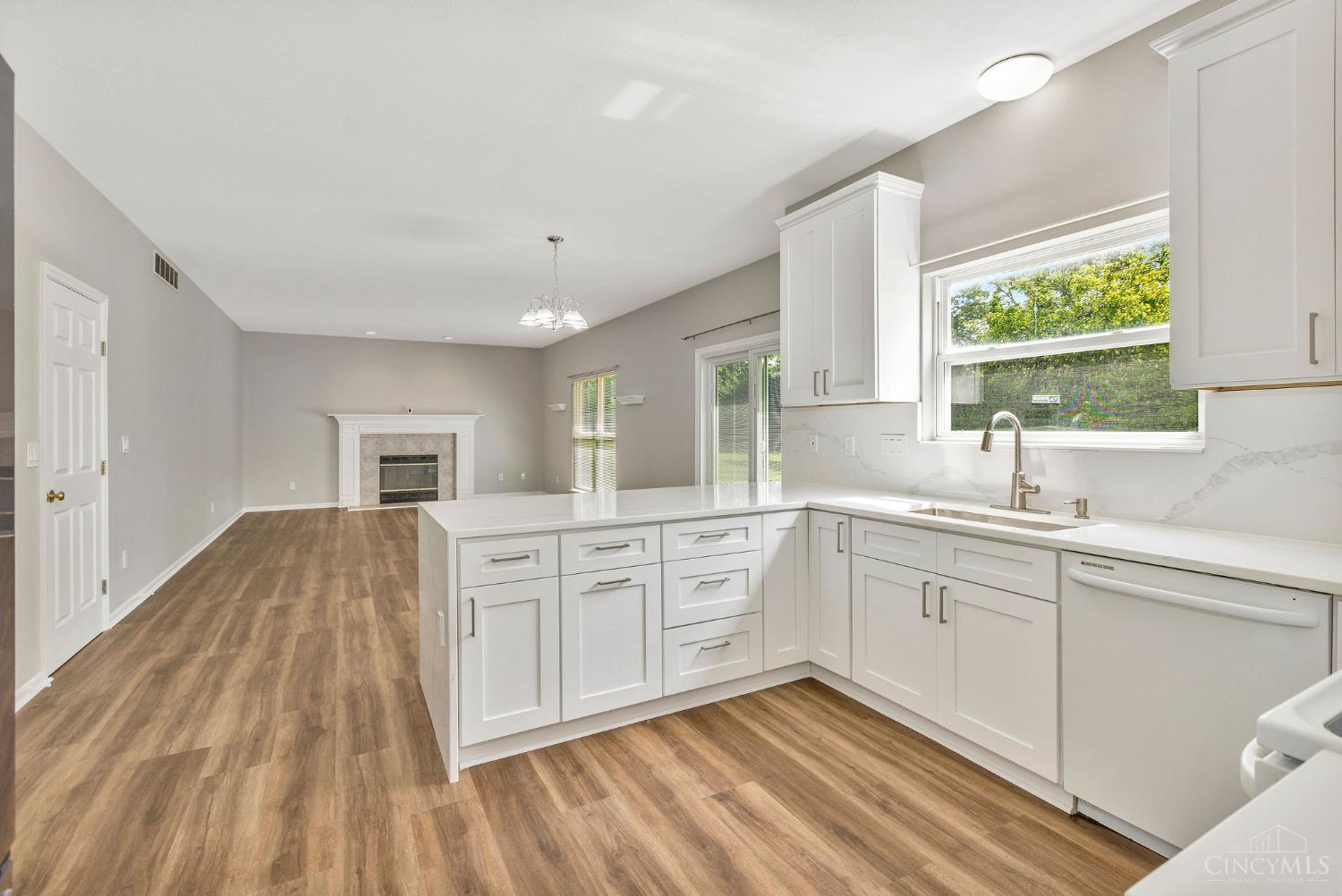 8896 Charleston Woods Drive Property Photo 17