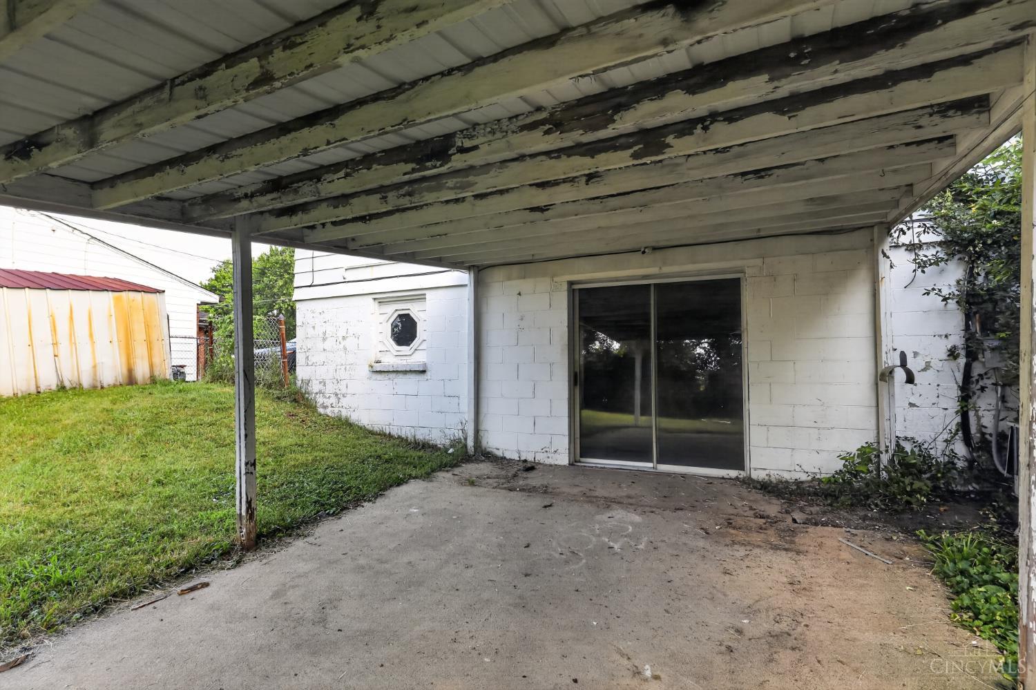 2743 Springdale Road Property Photo 3