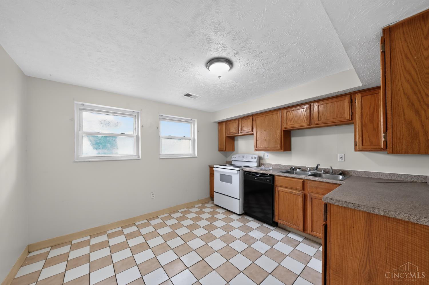2743 Springdale Road Property Photo 11