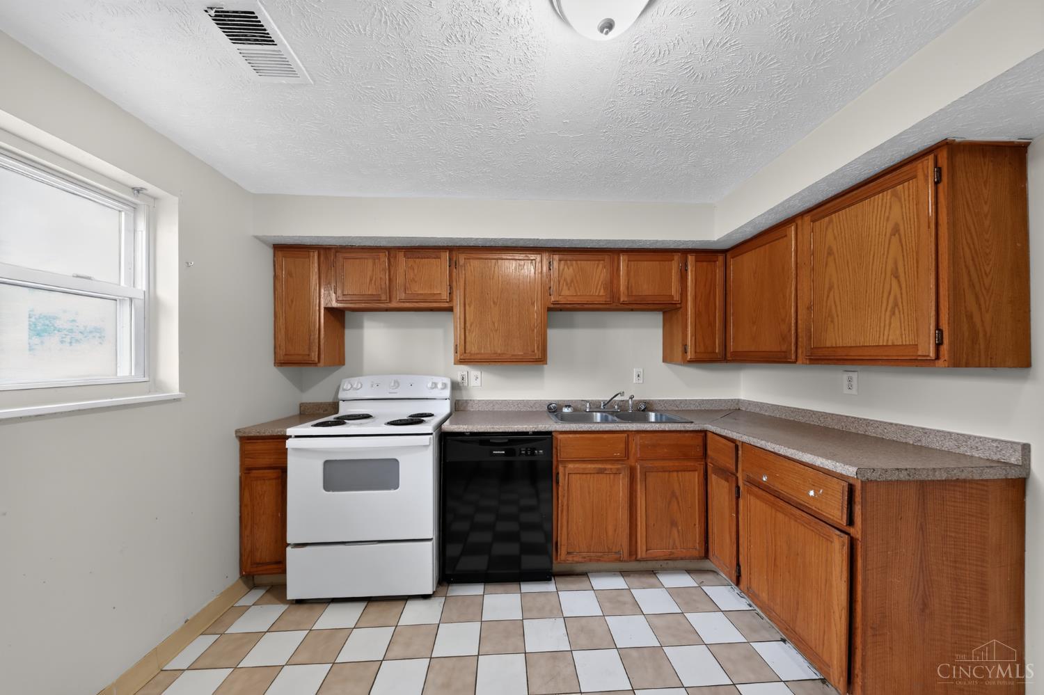 2743 Springdale Road Property Photo 12