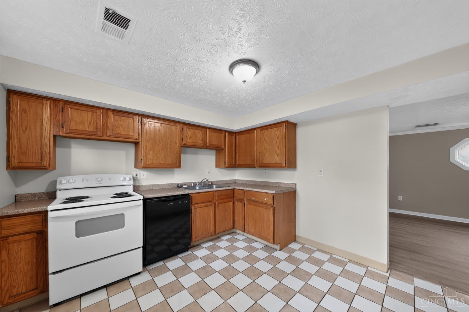 2743 Springdale Road Property Photo 13