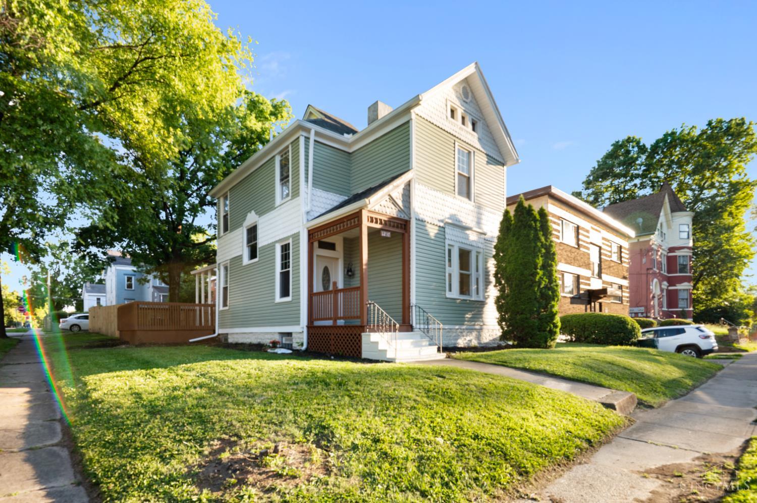 1237 Laidlaw Avenue Property Photo 1