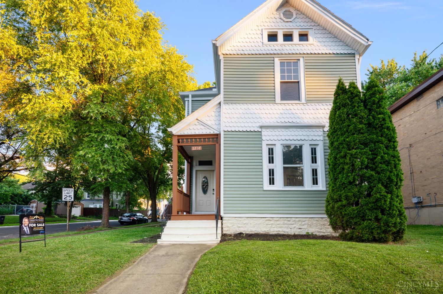 1237 Laidlaw Avenue Property Photo 3