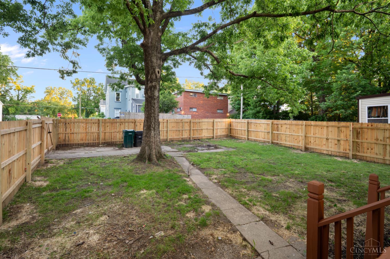 1237 Laidlaw Avenue Property Photo 5