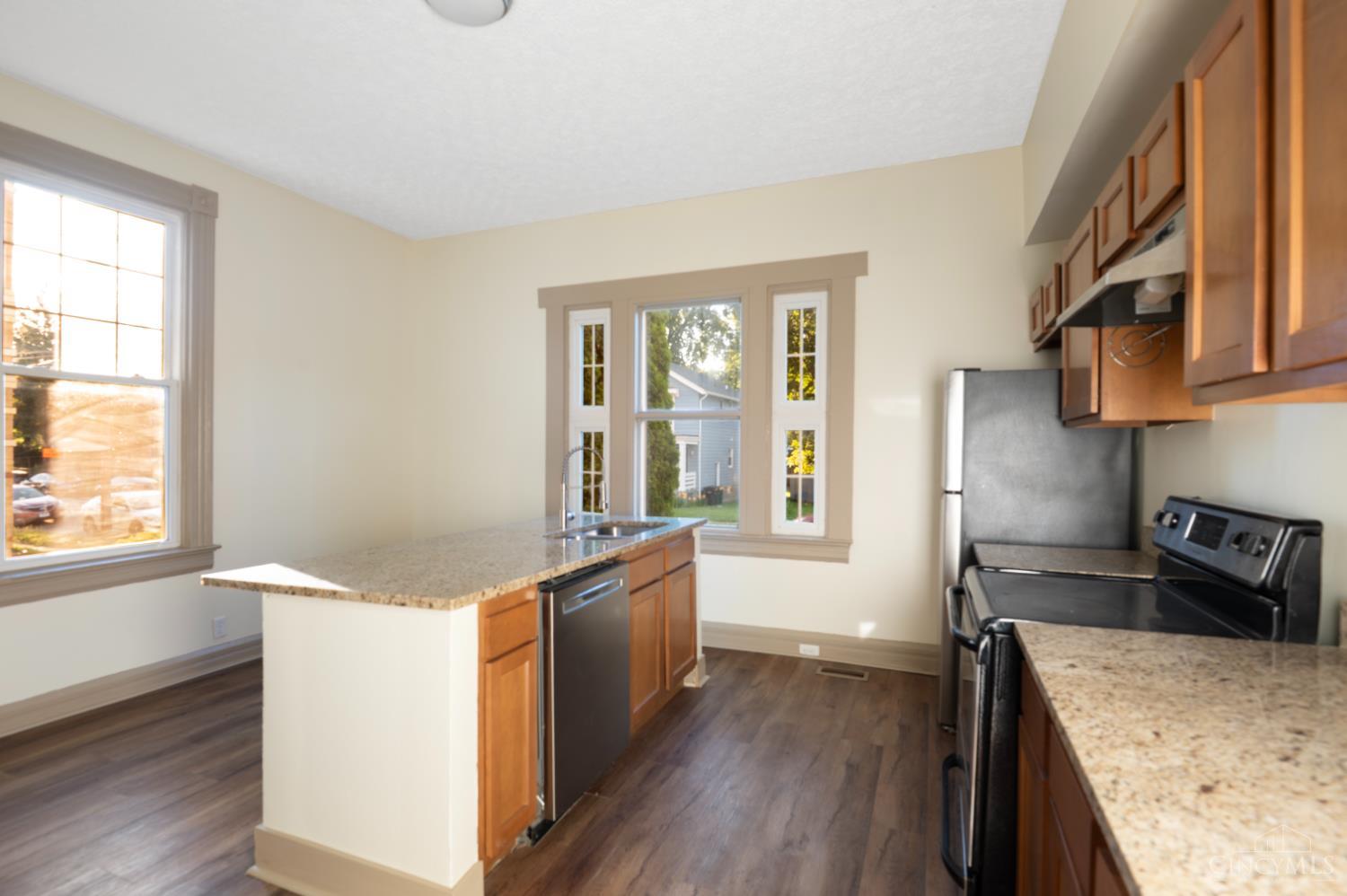 1237 Laidlaw Avenue Property Photo 8