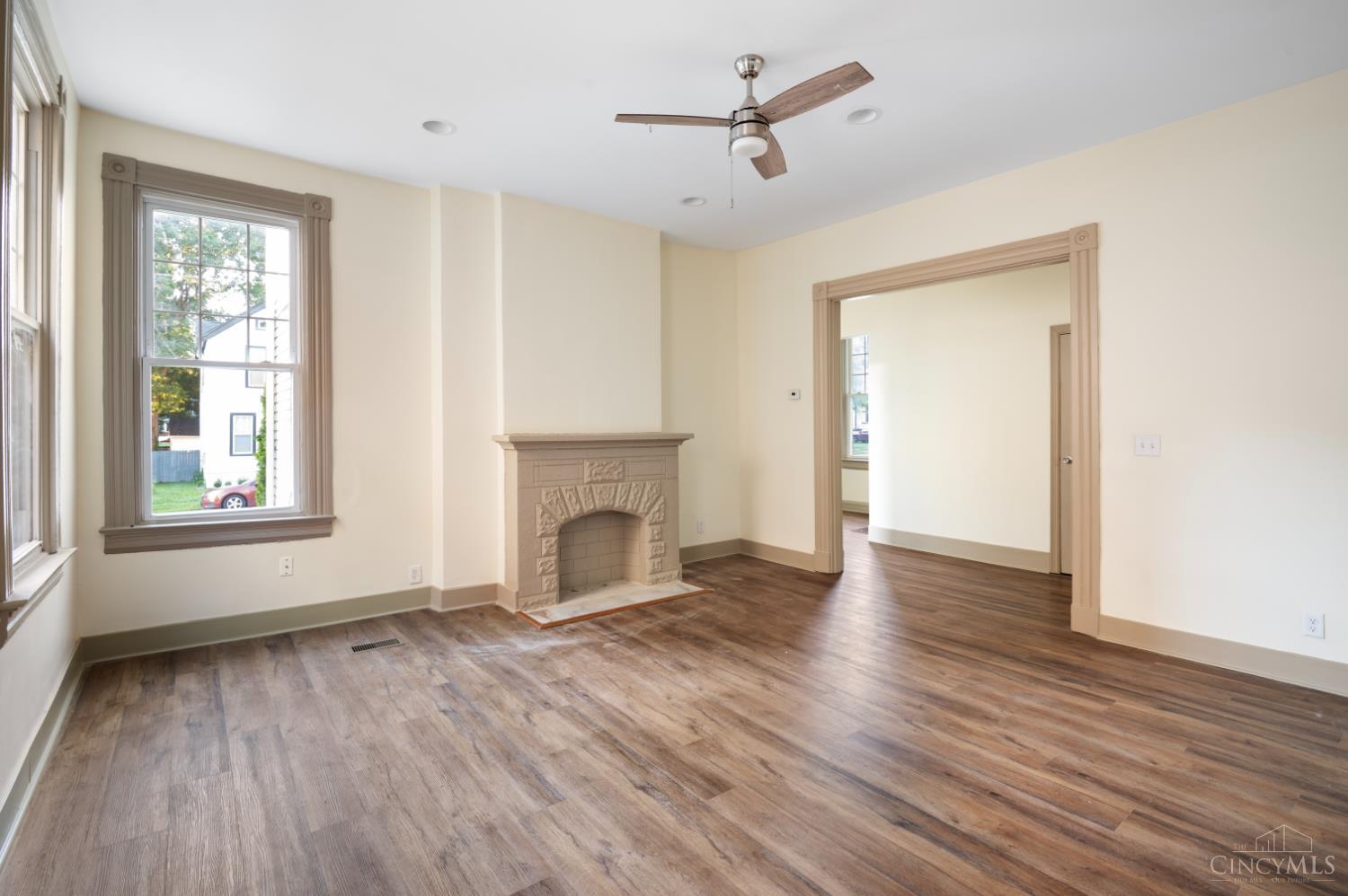 1237 Laidlaw Avenue Property Photo 11
