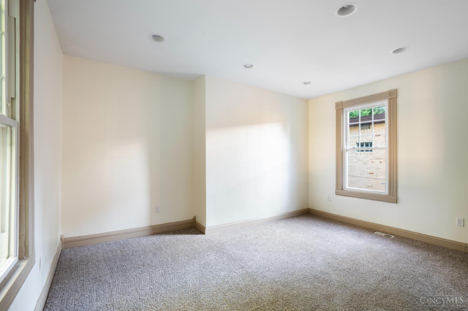 1237 Laidlaw Avenue Property Photo 16