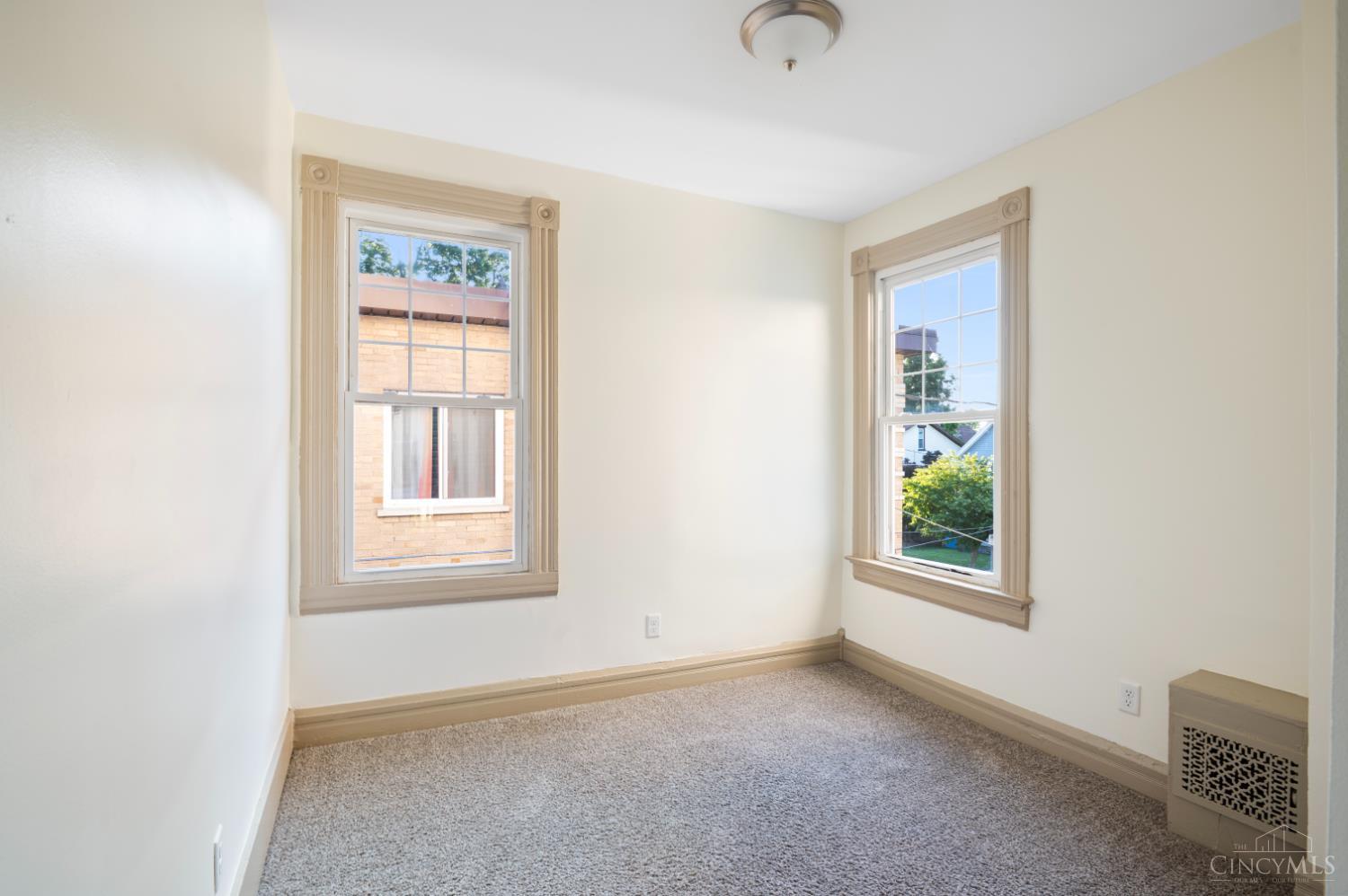1237 Laidlaw Avenue Property Photo 22