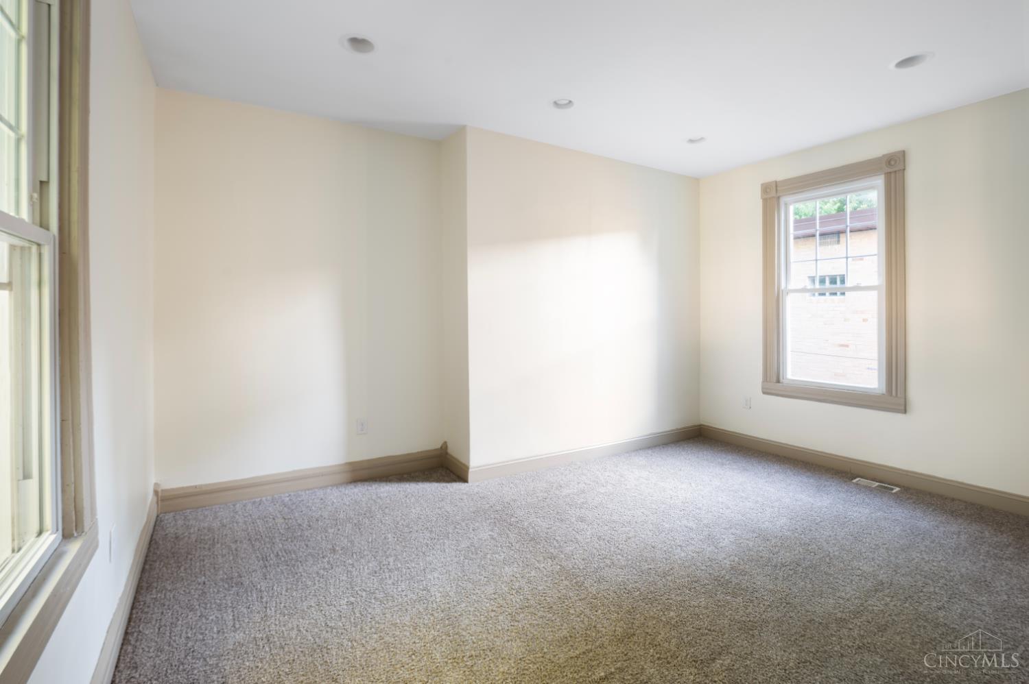 1237 Laidlaw Avenue Property Photo 23