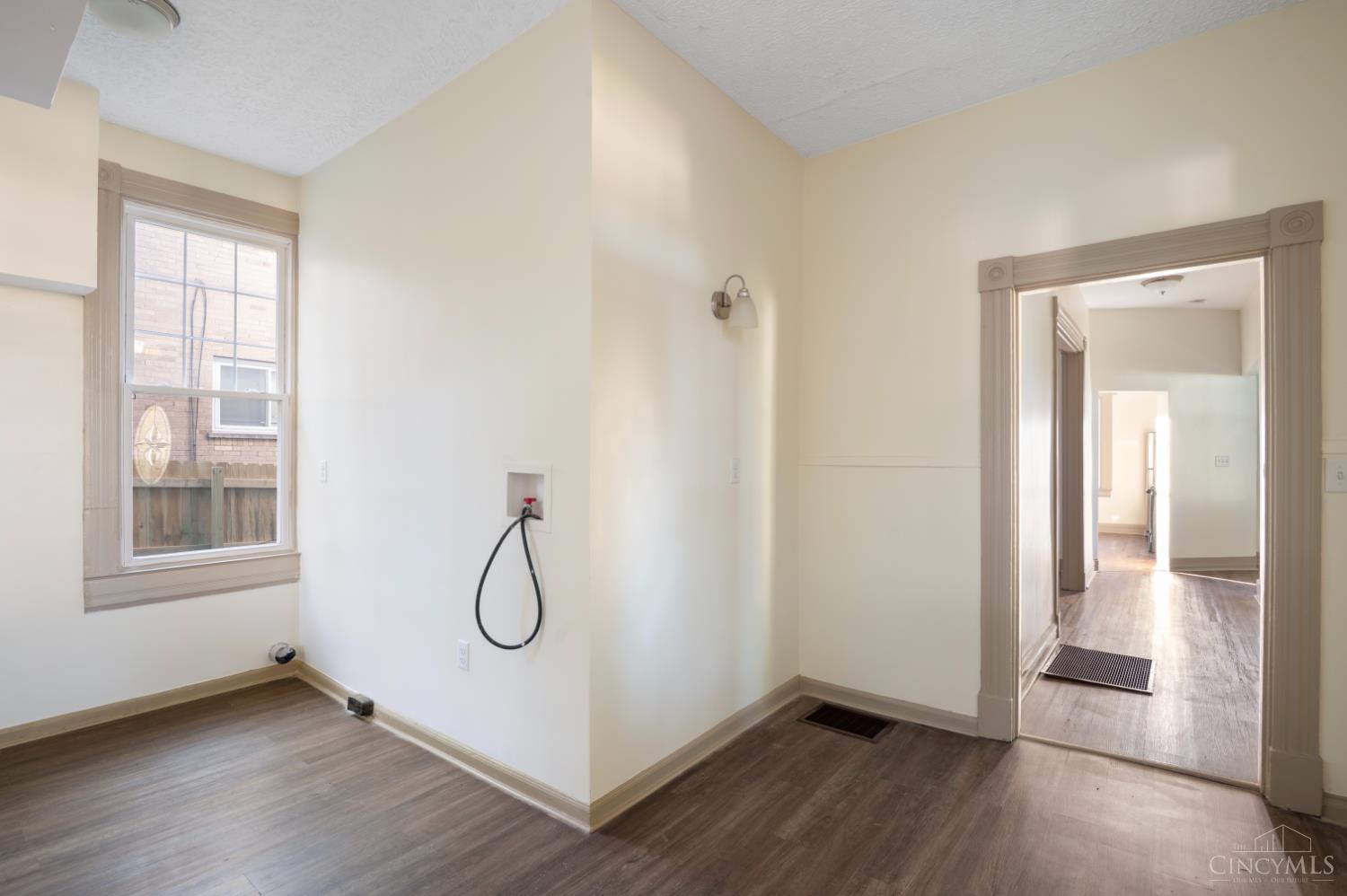 1237 Laidlaw Avenue Property Photo 24