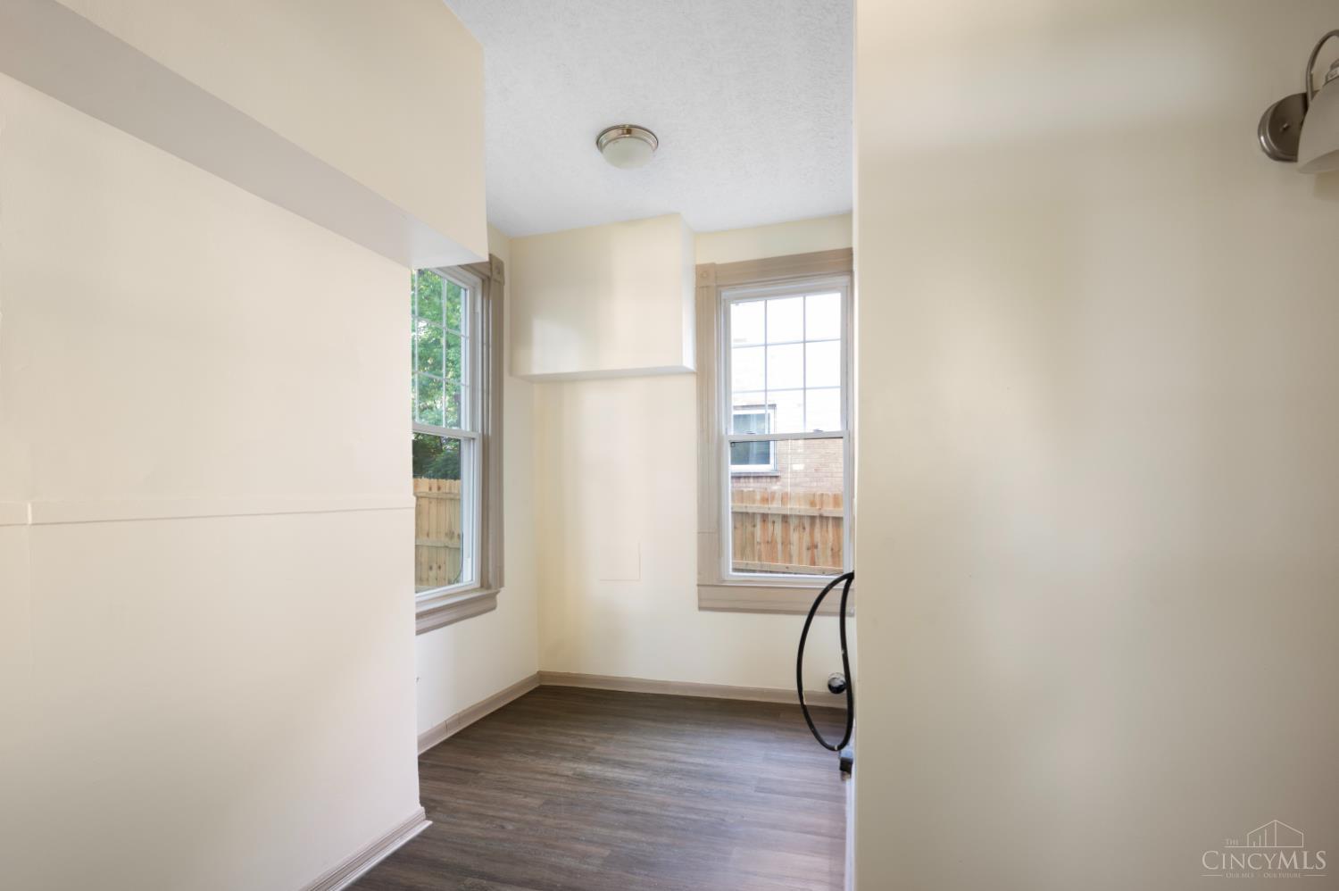 1237 Laidlaw Avenue Property Photo 25