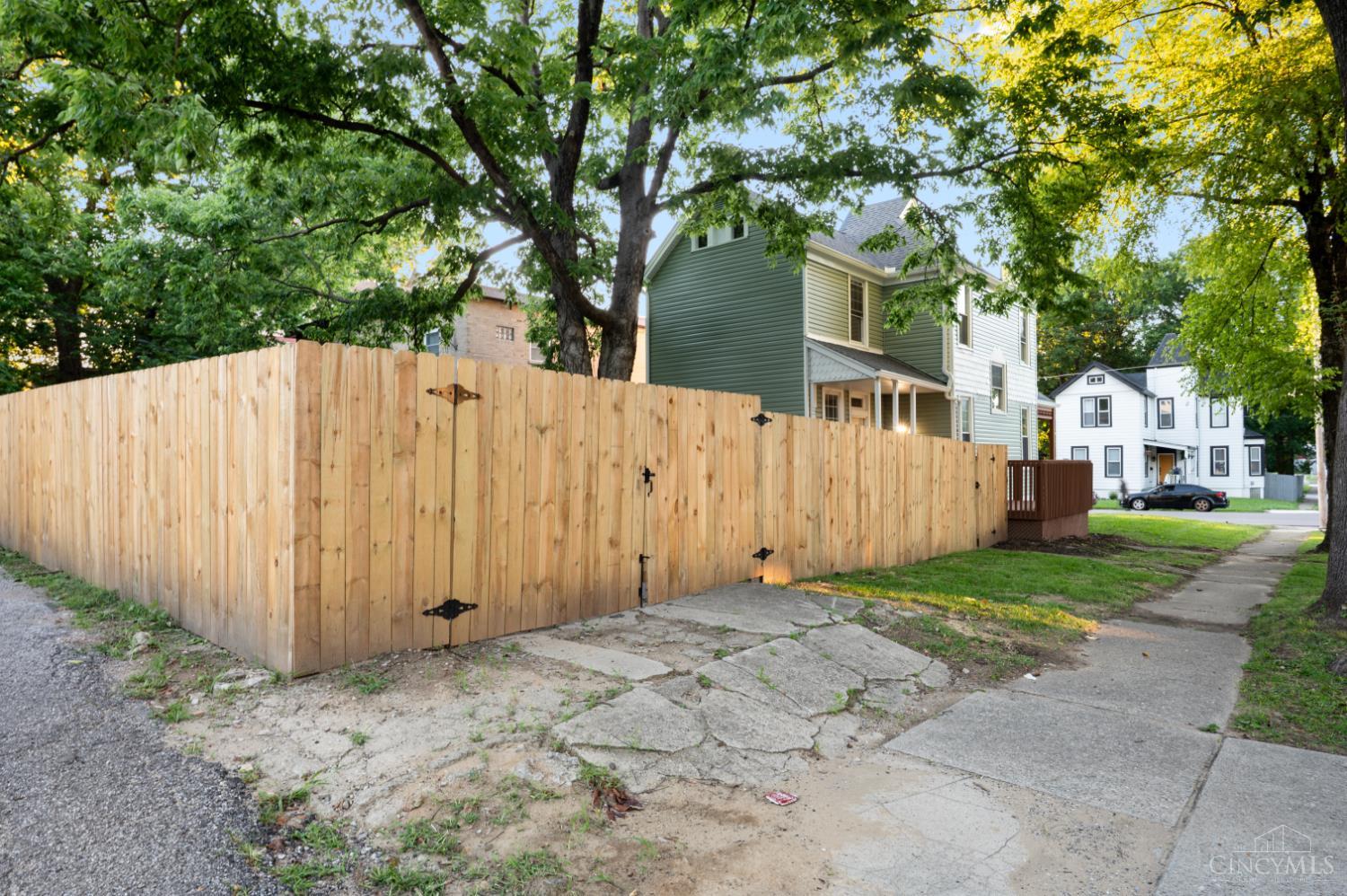 1237 Laidlaw Avenue Property Photo 27