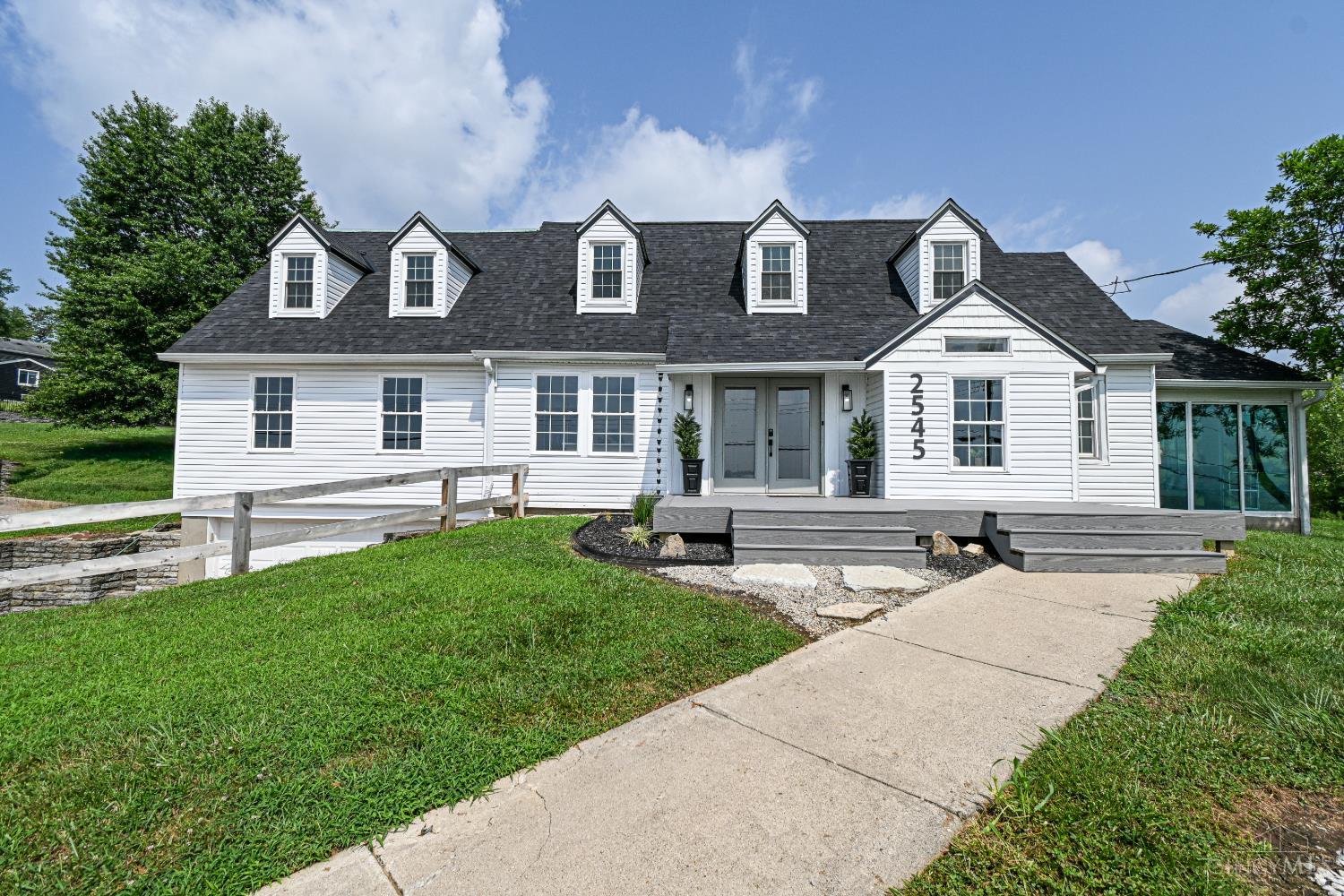 2545 Cliff Road Property Photo 2