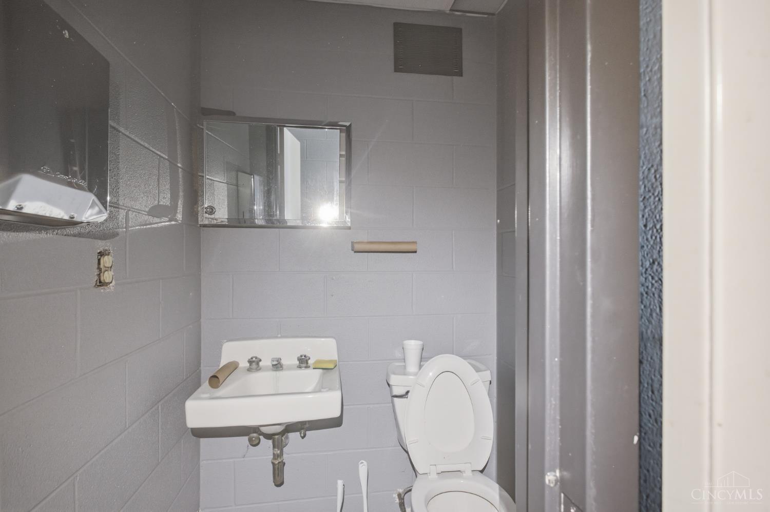 E 31 Second Street Property Photo 16
