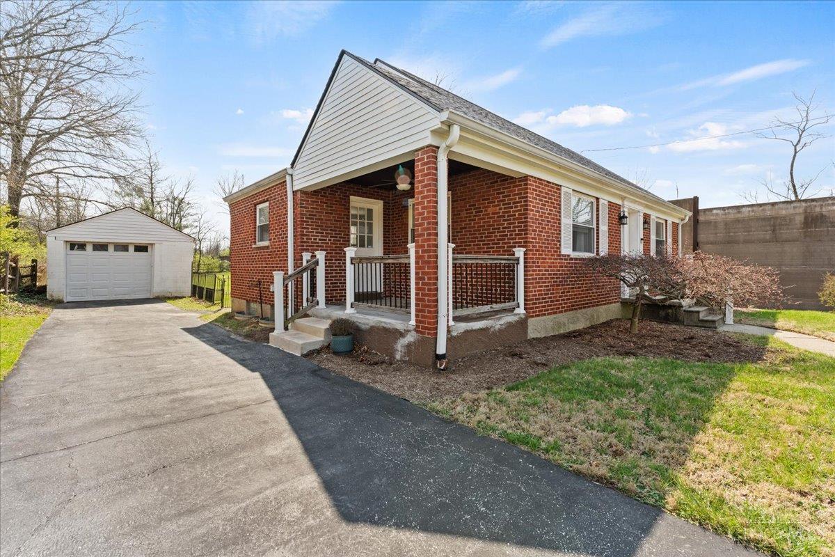10019 Zig Zag Road Property Photo 2