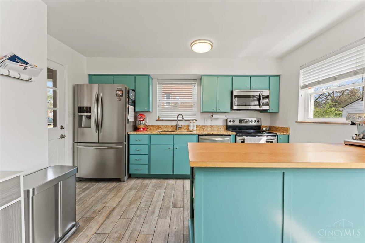 10019 Zig Zag Road Property Photo 8