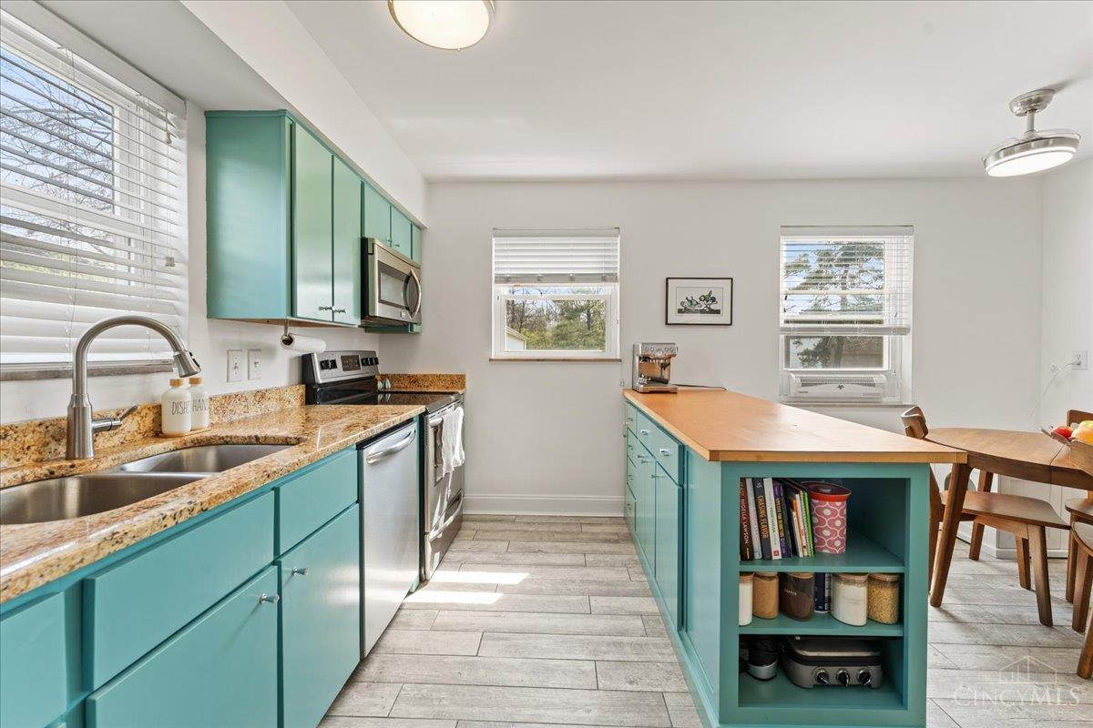 10019 Zig Zag Road Property Photo 9