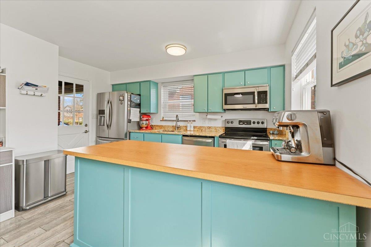 10019 Zig Zag Road Property Photo 10