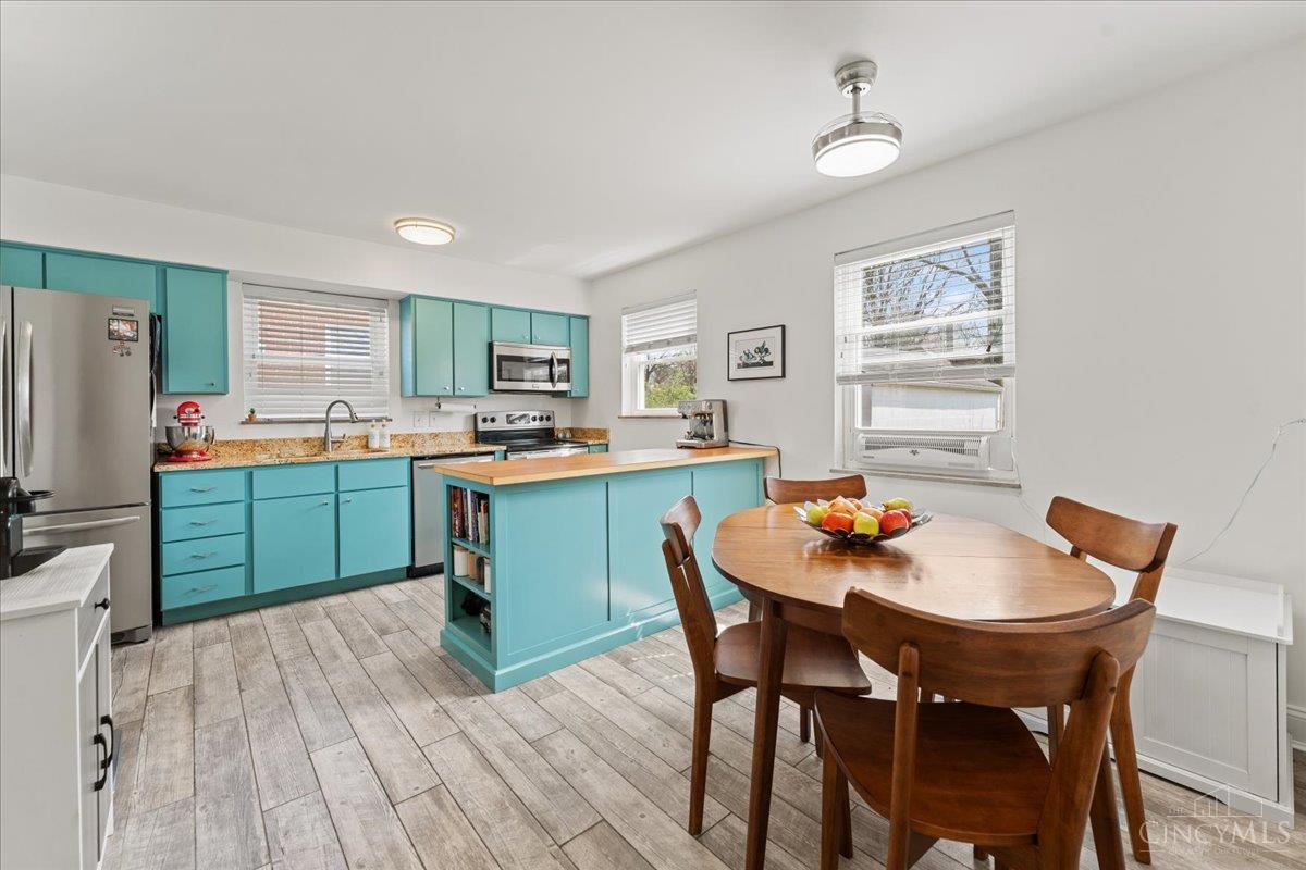 10019 Zig Zag Road Property Photo 12