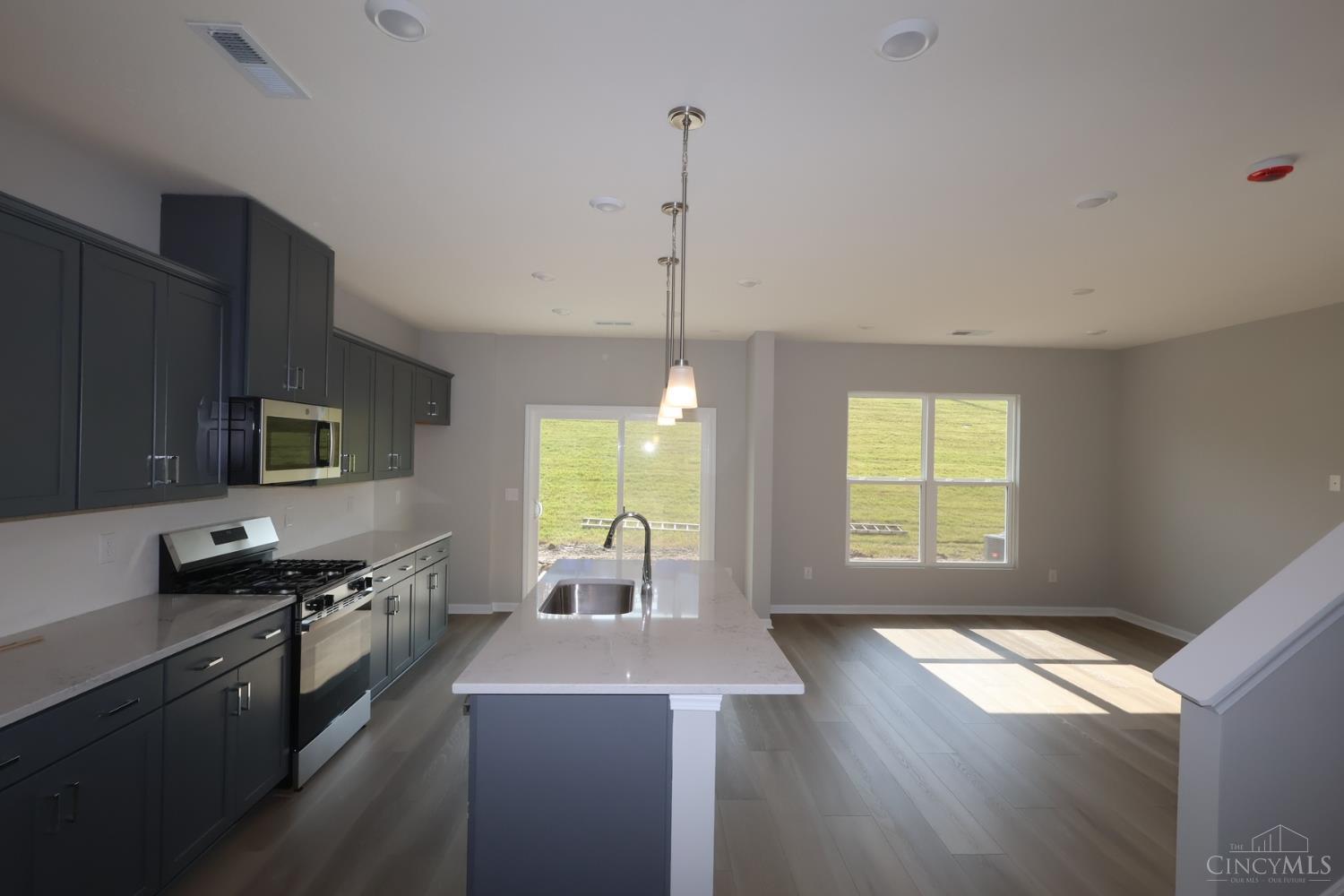 7258 Grandpoint Drive Property Photo 4