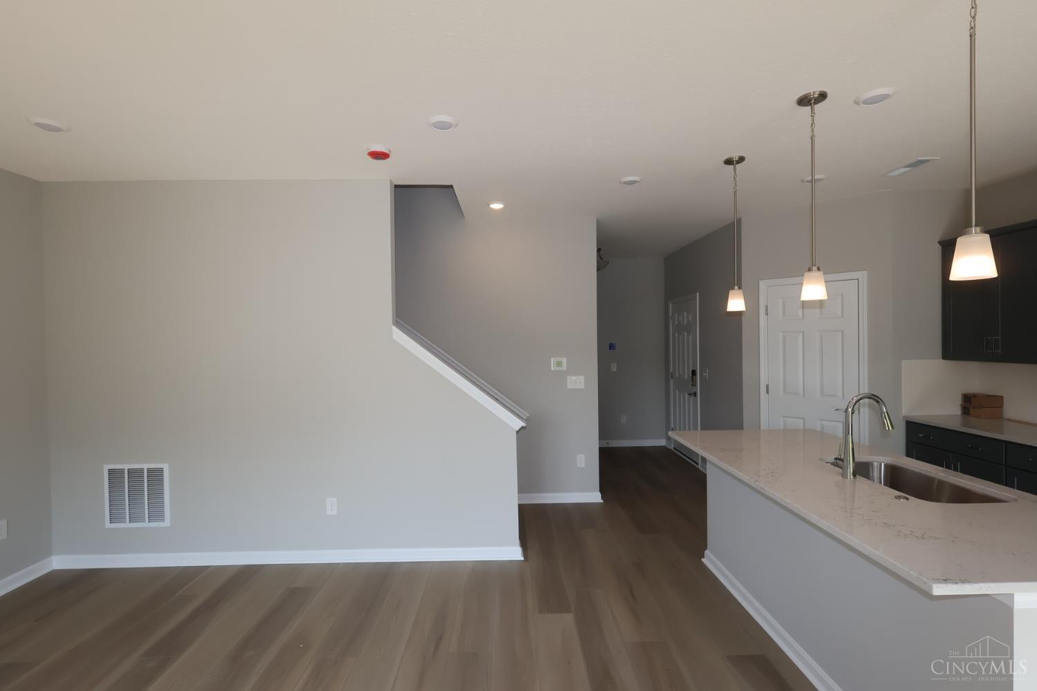 7258 Grandpoint Drive Property Photo 5
