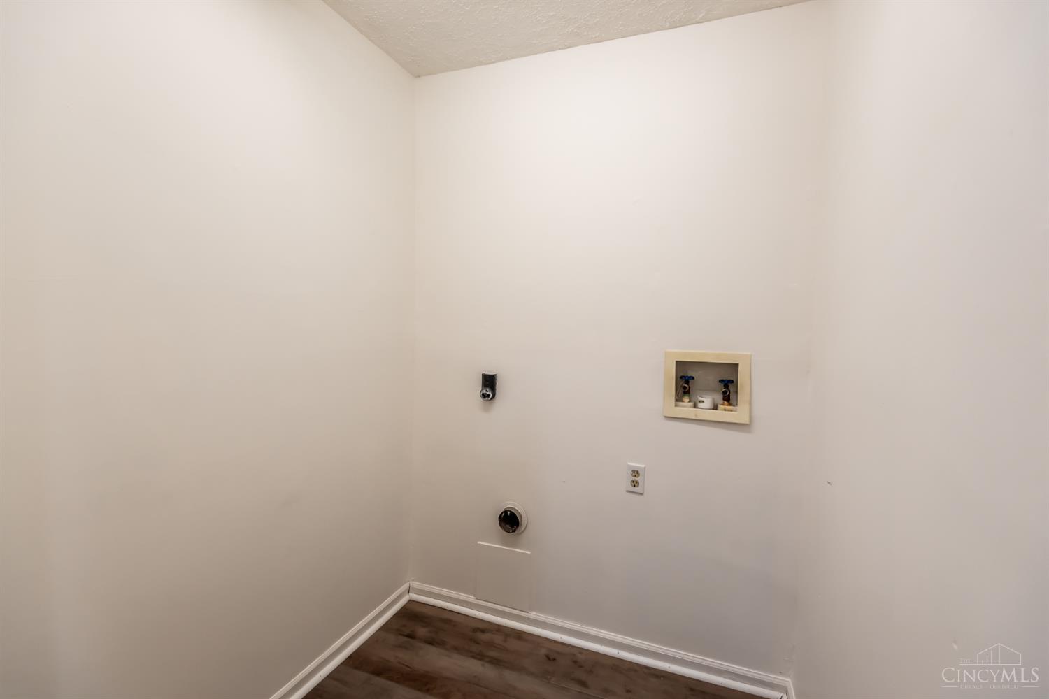 3730 Greentree Road Property Photo 29