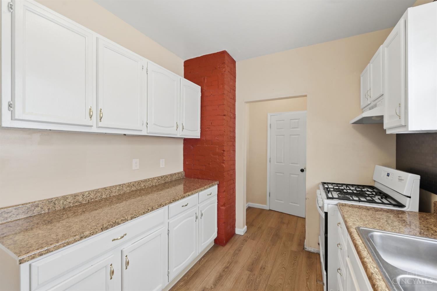 3329 Hackberry Street Property Photo 4