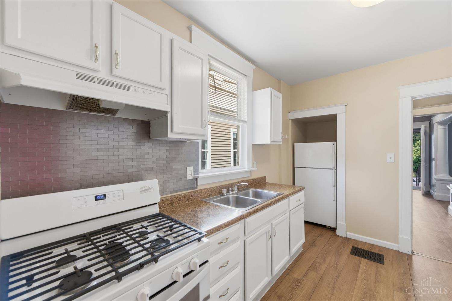 3329 Hackberry Street Property Photo 5