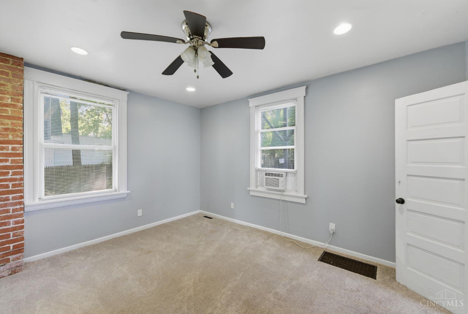 3329 Hackberry Street Property Photo 15