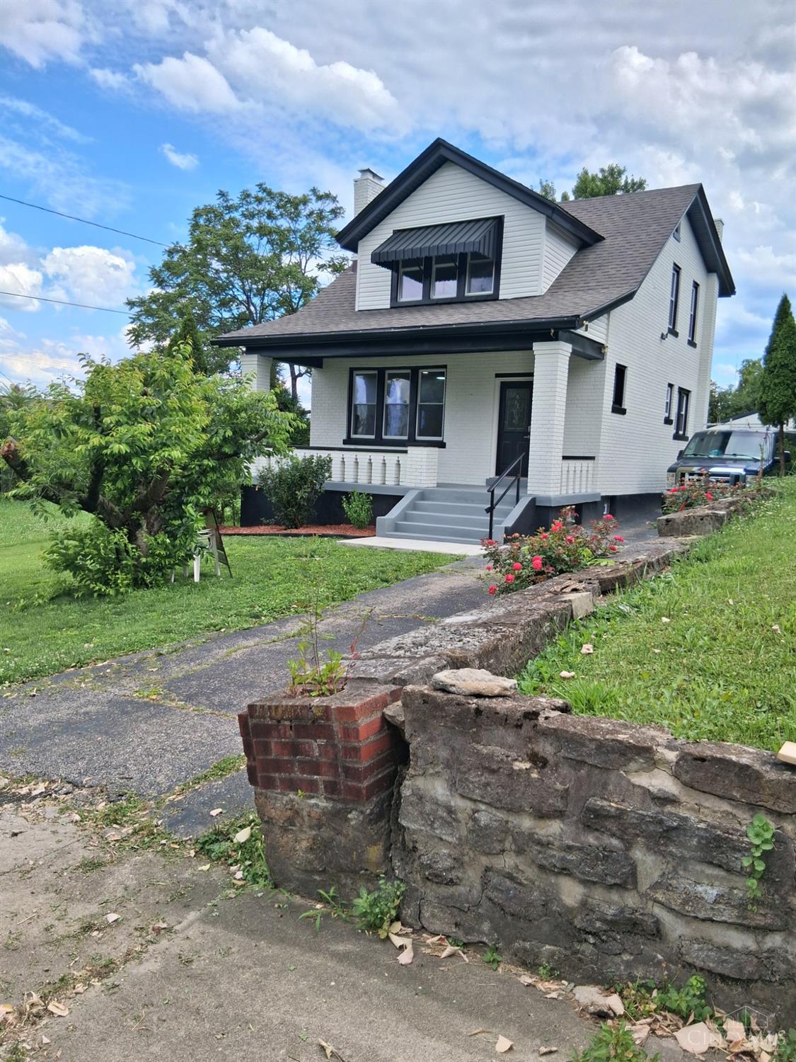 1915 Neyer Avenue Property Photo 1