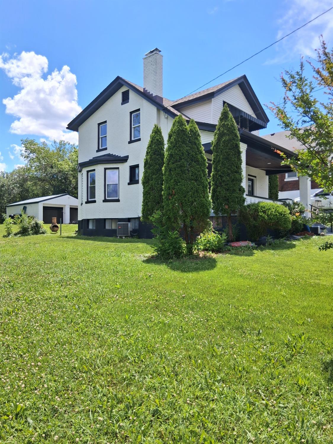 1915 Neyer Avenue Property Photo 3