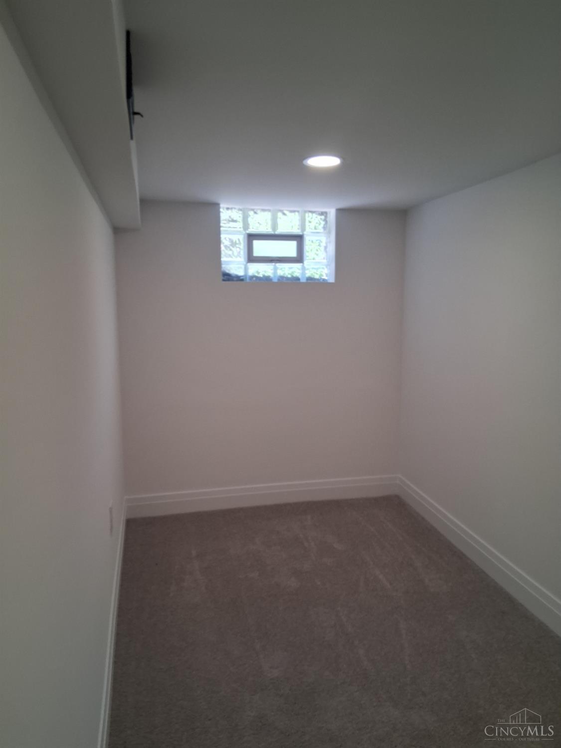 1915 Neyer Avenue Property Photo 6