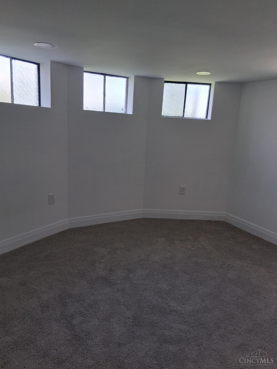1915 Neyer Avenue Property Photo 8