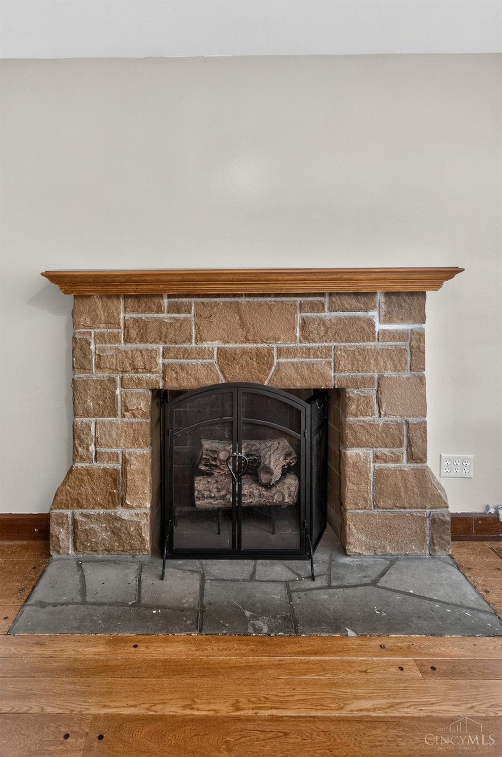 2169 Glenside Avenue Property Photo 8