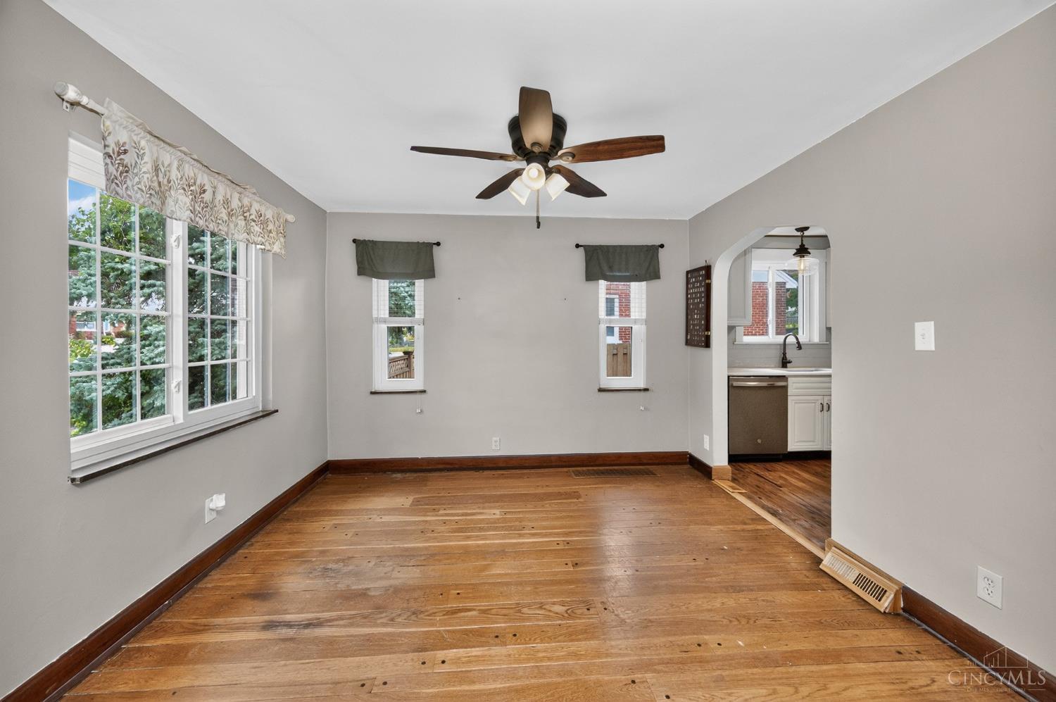 2169 Glenside Avenue Property Photo 9