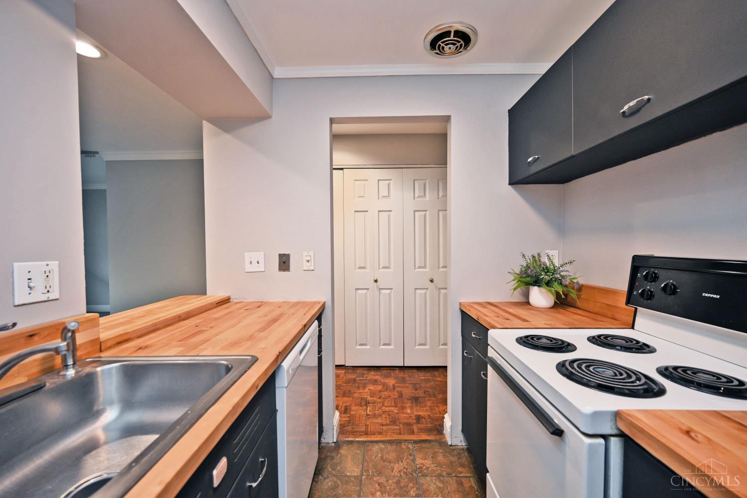 1815 Wm H Taft Road Property Photo 11