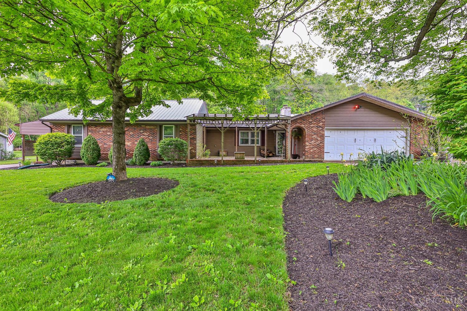 7975 Hinkle Road Property Photo 1