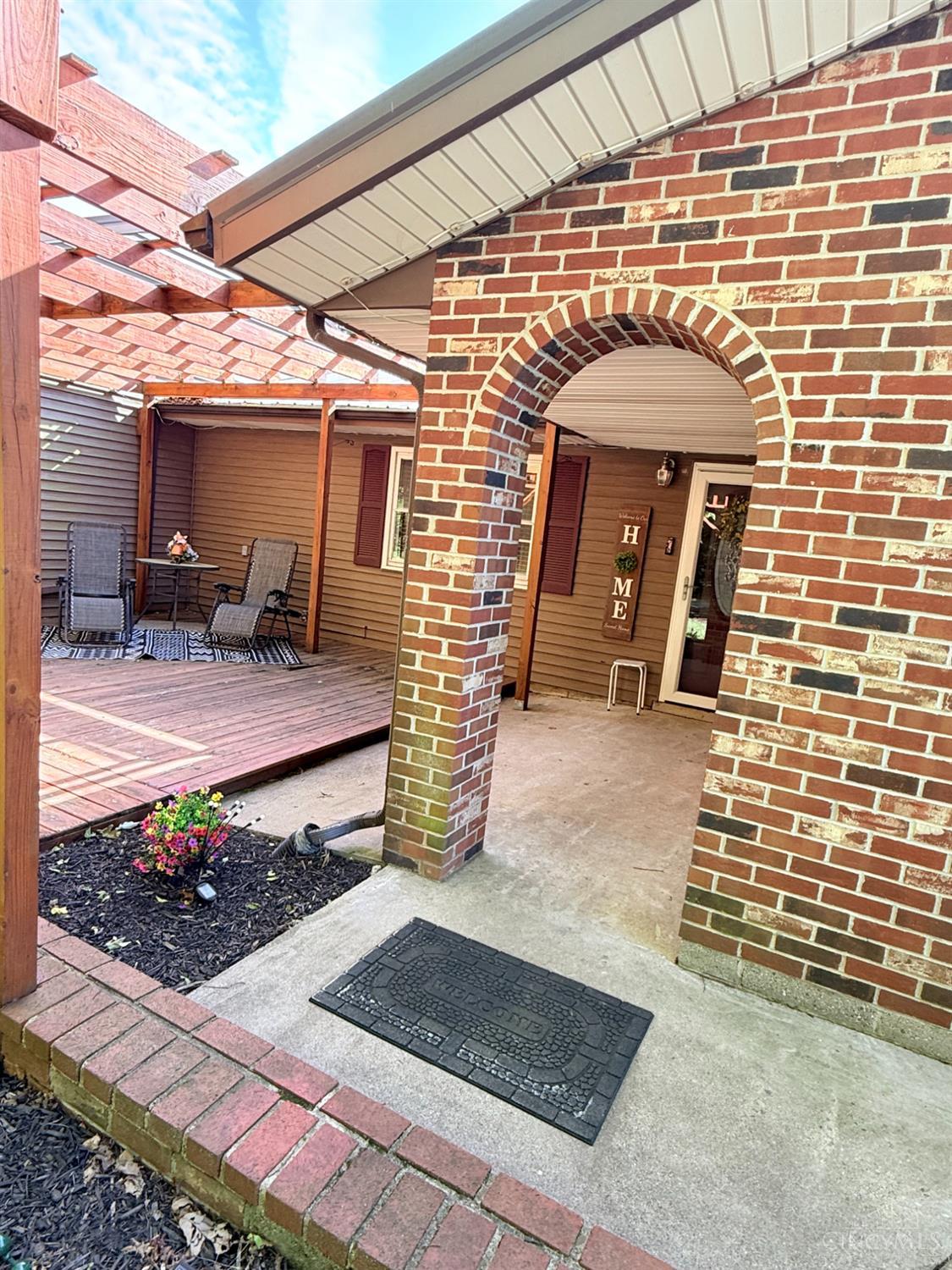 7975 Hinkle Road Property Photo 2