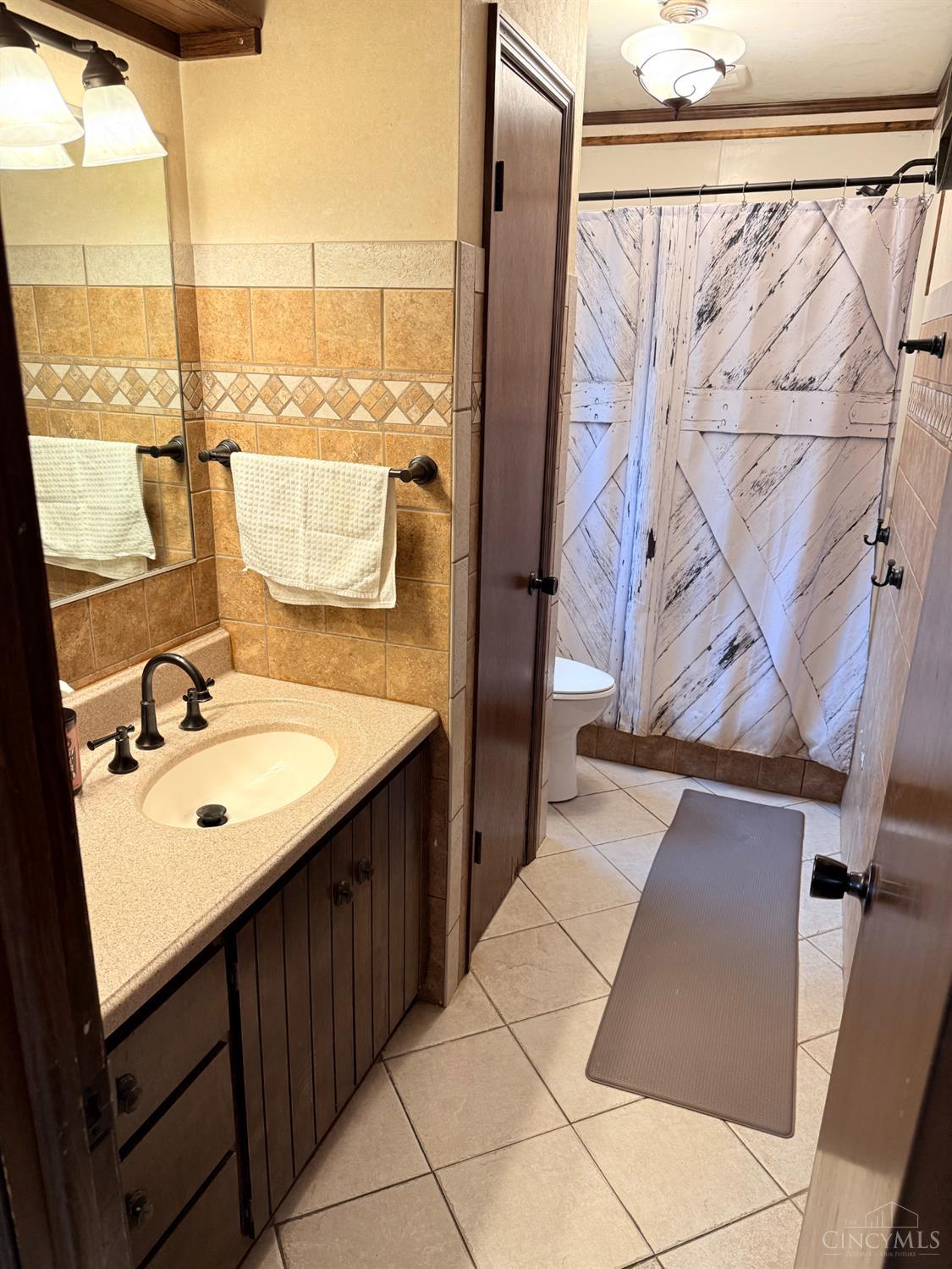 7975 Hinkle Road Property Photo 13